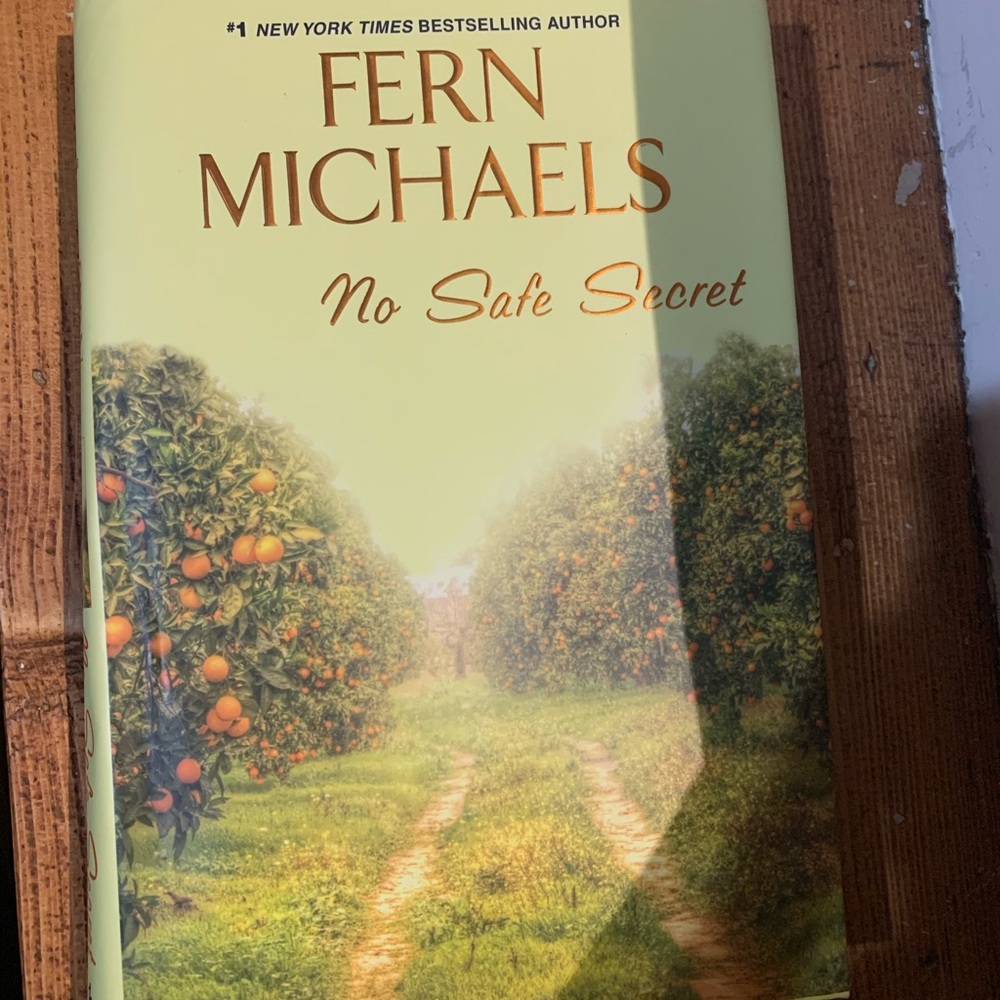 Books - Picture 3 of 8